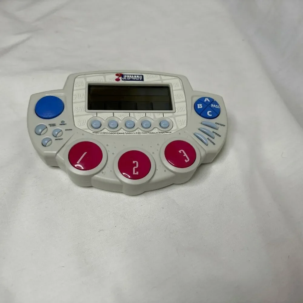 Tiger‎ Electronics 2005 Jeopardy Handheld Game 1200 Questions Travel Game